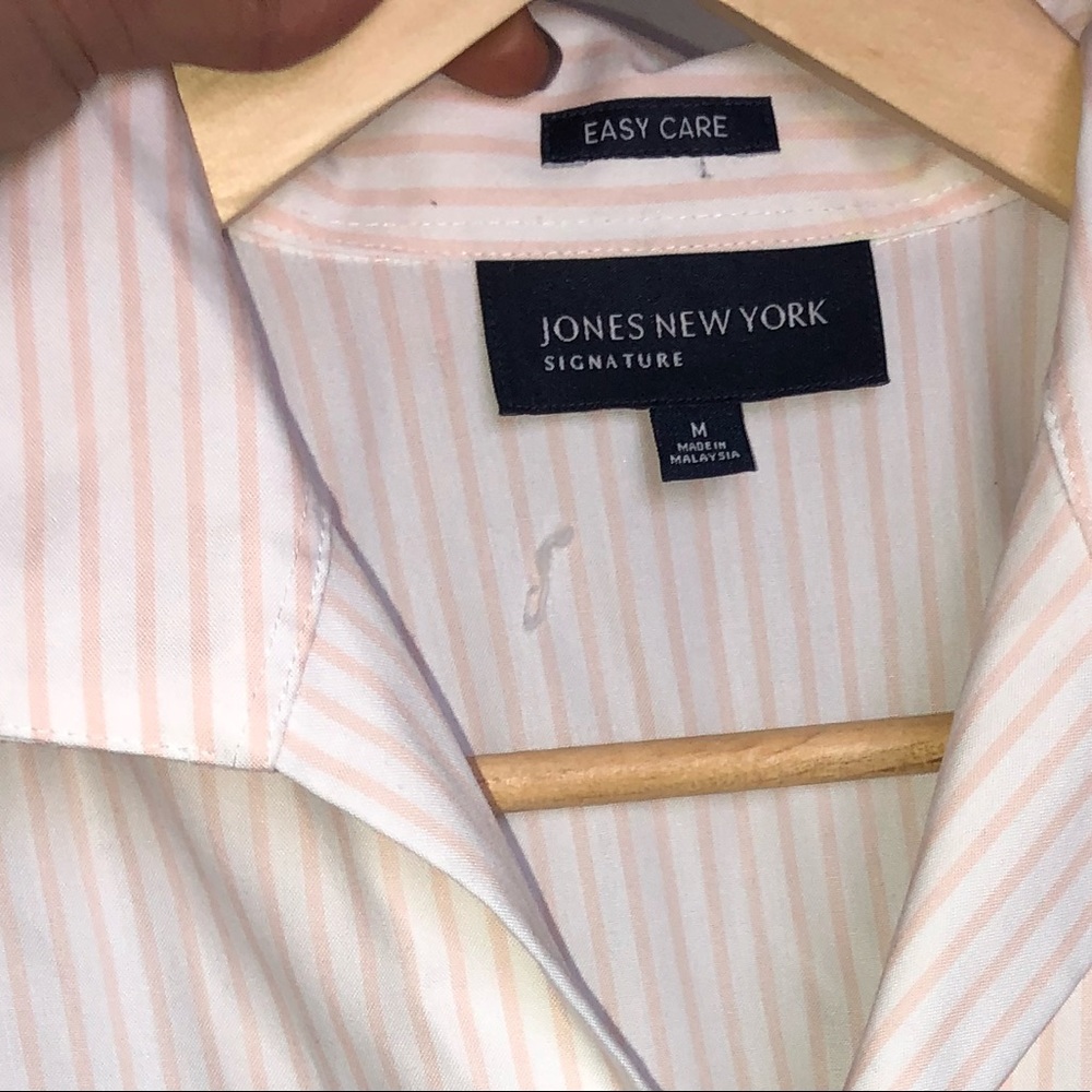 Jones _Sleeveless, button down, light peachy color